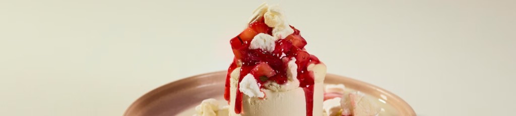 Strawberry dessert with meringue